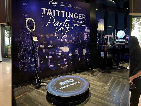 Tăng Kết Nối & Lan Tỏa Văn Hóa: Photobooth 360 Độ Cho Sự Kiện Nội Bộ Doanh Nghiệp - ĐT: 0912502060 cho thue buc xoay 360 do