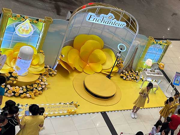 Tăng Kết Nối & Lan Tỏa Văn Hóa: Photobooth 360 Độ Cho Sự Kiện Nội Bộ Doanh Nghiệp - ĐT: 0912502060 y-tuong-booth-voi-buc-video-360-photobooth