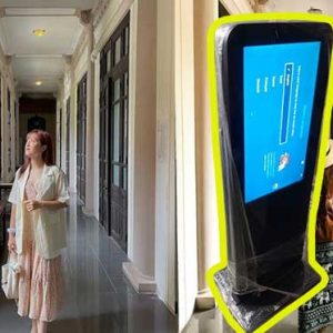 khung Standee điện tử phù hợp cho tòa nhà cổ thư viện khu di tích