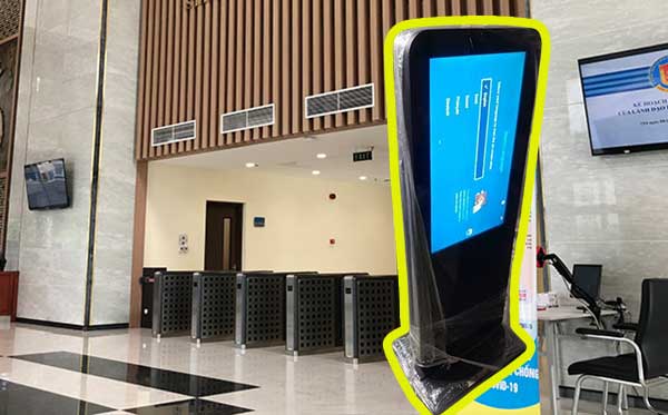 Ứng dụng standee điện tử gắn Tivi trong doanh nghiệp và cơ quan nhà nước - ĐT: 0912502060 khung standee bảo vệ tivi hành lang cơ quan chính phủ nhà gà sân bay